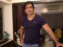 सोनू सूद से ट्विटर पर लड़के ने मांगा PS4 गेम, एक्टर ने कहा- 'कुछ किताबें लो और पढ़ो'