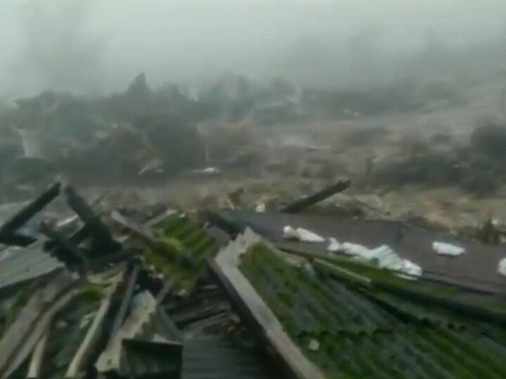 12 people dead due to a landslide in idukki district of Kerala heavy rain continues केरल के मन्नार में भूस्खलन से 12 लोगों की मौत, चाय बागान के 80 कर्मचारी मलबे में दबे