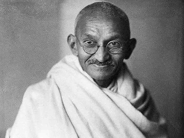 Mahatma Gandhi's wearing glasses put up for auction in Britain ब्रिटेन में नीलामी के लिए रखे गए महात्मा गांधी के पहने हुए चश्मे