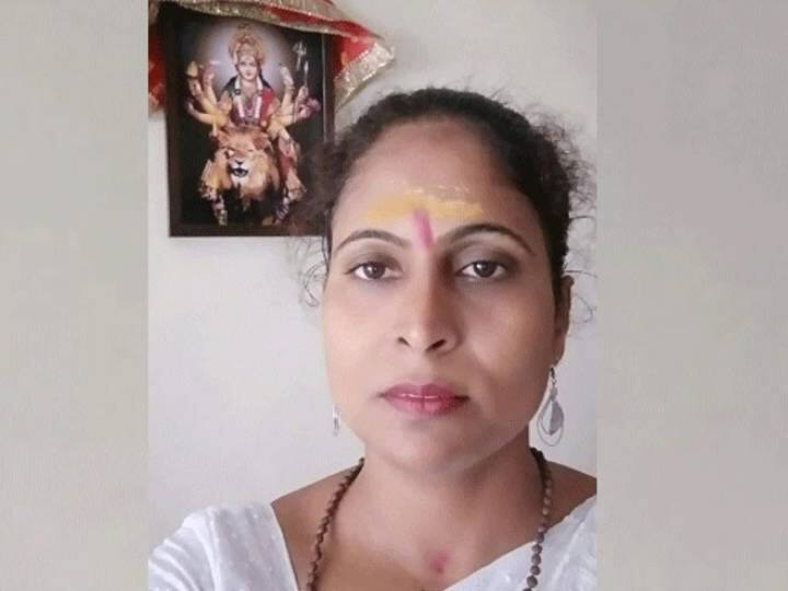 आज भोजपुरी इंडस्ट्री की एक्ट्रेस अनुपमा पाठक की सुसाइड की खबर सामने आई है. उन्होंने दो अगस्त को सुसाइड किया था. कहा जा रहा है कि वह आर्थिक तंगी से गुजर रहीं थी. सुसाइड से पहले उन्होंने एक वीडियो पोस्ट किया था, जिसमें उन्होंने अपनी आपबीती बताई थी.