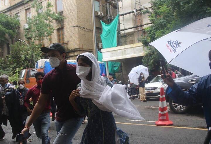 प्रवर्तन निदेशालय के सूत्रों से प्राप्त जानकारी के मुताबिक सुशांत सिंह केस में हुई जांच के दौरान जो भी तथ्य सामने आए हैं, ईडी उसी आधार पर सवाल करेगी. रिया से तीन चरणों में सवाल पूछे जाएंगे.