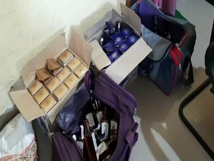 Jehanabad: Women smuggler arrested with 49 bottles of English liquor ann जहानाबाद: 49 बोतल अंग्रेजी शराब के साथ महिला तस्कर गिरफ्तार