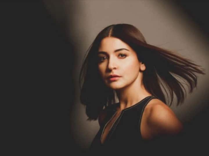 4. Anushka Sharma- एक्ट्रेस, प्रड्यूसर अनुष्का शर्मा की 2019 की कमाई 28.67 करोड़ रुपये थी. आपको बता दें कि अनुष्का और उनके पति विराट कोहली Myntra जैसे कई और बड़े ब्रांड के एंबेसडर भी हैं. फोर्ब्स की लिस्ट के हिसाब से सबसे ज्यादा कमाई करने वाले सेलिब्रिटीज में अनुष्का 21वें नंबर पर हैं.