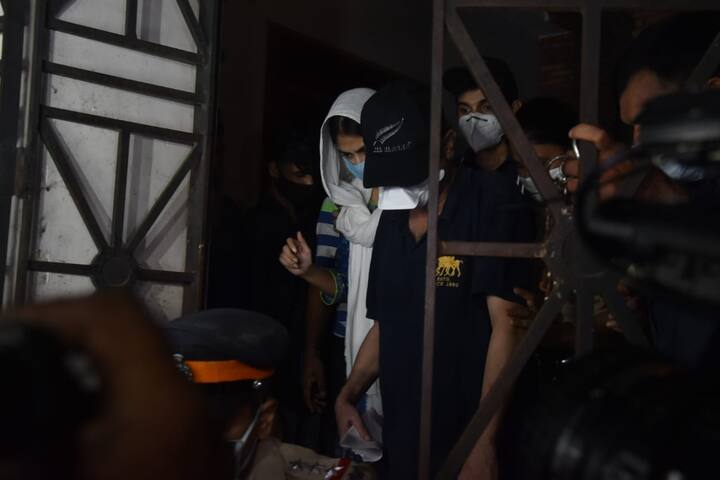 सुशांत राजपूत के पिता के के सिंह ने अभिनेत्री और उनके कुछ रिश्तेदारों के खिलाफ पटना पुलिस में 25 जुलाई को शिकायत दर्ज कराई थी. उन्होंने उन पर धोखाधड़ी करने और अभिनेता को आत्महत्या के लिए उकसाने का आरोप लगाया था. (Photo Credit: Manav Manglani)