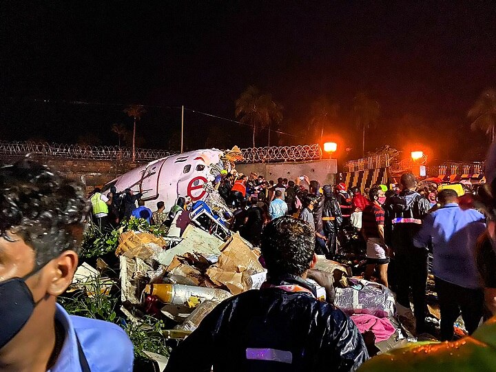 Air India Plane Crash at Runway in Kozhikode Kerala 19 Dead including Pilot केरल विमान हादसा: 18 की मौत, 170 बचाए गए, चश्मदीदों ने बताया कितना खतरनाक था मंजर
