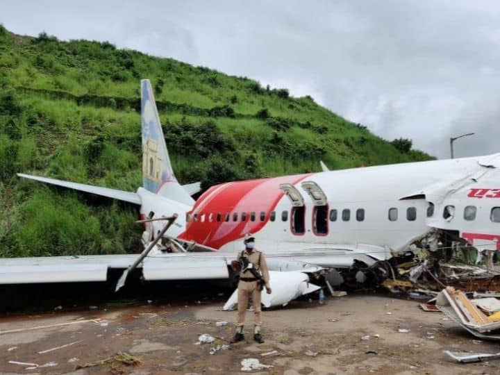 DGCA को मिला एयर इंडिया एक्सप्रेस विमान का ब्लैक बॉक्स, जांच के लिए दिल्ली लाया जाएगा DGCA gets black box of Air India Express aircraft to be brought to Delhi for investigation DGCA को मिला एयर इंडिया एक्सप्रेस विमान का ब्लैक बॉक्स, जांच के लिए दिल्ली लाया जाएगा
