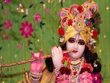 जन्माष्टमी पर भगवान कृष्ण को करना चाहते हैं प्रसन्न, जरूर अर्पित करें ये चीजें