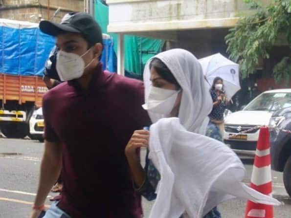 Sushant Singh case: ED questioned Rhea Chakraborty's brother Shouvik for 18 hours सुशांत सिंह केस: रिया के भाई शौविक से ED ने की 18 घंटे तक पूछताछ, फिलहाल जाने दिया