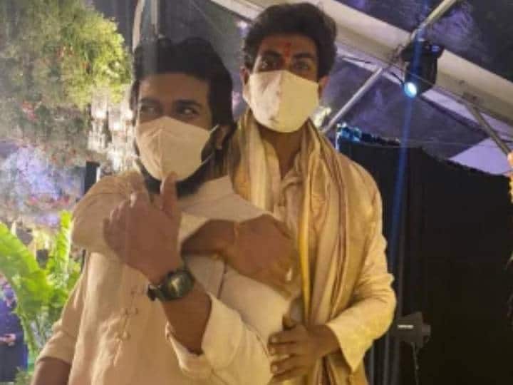 कोरोना वायरस महामारी को देखते हुए राणा और मिहिका की शादी में महज 30 खास मेहमानों को ही बुलाया गया था. शादी में आए मेहमानों ने मास्क पहने हुए है. 