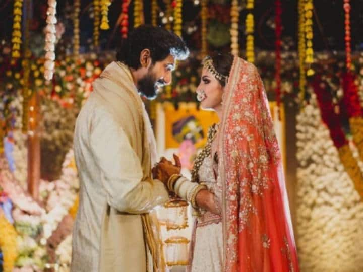 राणा दग्गुबाती और उनकी लेडी लव मिहिका बजाज की शादी के फंक्शन की फोटो सानमे आई है जो सोशल मीडिया पर काफी वायरल हो रही हैं. 