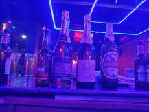 कोरोना काल में पार्टी कर रहे थे हाई प्रोफाइल सितारे, मुंबई पुलिस ने मारा छापा तो पीछे के दरवाजे से भागे