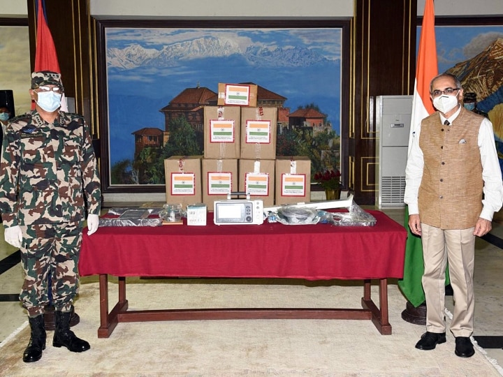 Coronavirus: Indian Army gave 10 ventilators to Nepali Army Coronavirus: भारतीय सेना ने नेपाली सेना को दिए 10 वेंटीलेटर, कहा- सबसे पहले राहत देना हमारा पुराना रिकॉर्ड