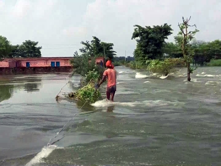 Bihar Flood: 16 जिलों की 74 लाख से ज्यादा आबादी प्रभावित, अबतक 24 लोगों की मौत Bihar Flood: 16 जिलों की 74 लाख से ज्यादा आबादी प्रभावित, अबतक 24 लोगों की मौत
