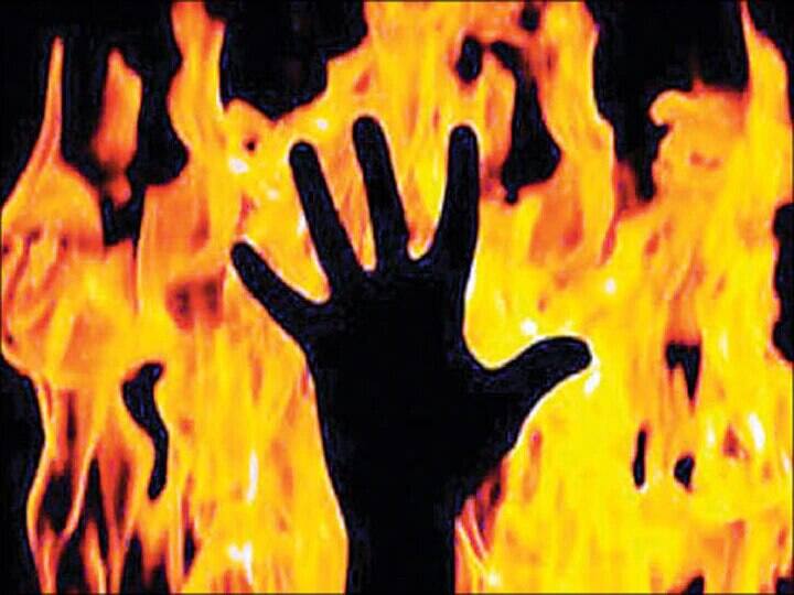 प्रयागराजः दोस्त ने ही मैकेनिक को जलाया था जिंदा, उधार के रुपयों का मामला UP Police solves case of mechanic set to fire in prayagraj ANN प्रयागराजः दोस्त ने ही मैकेनिक को जलाया था जिंदा, उधार के रुपयों का मामला