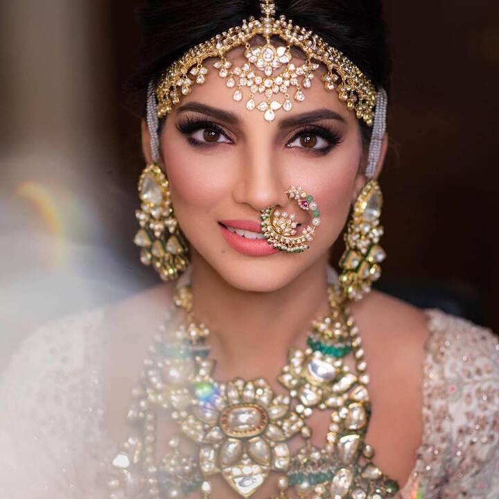 बता दें कि शादी के दौरान मिहिका ने जो आउटफिट पहना था, उसे बनाने में 10 हजार घंटे लगे थे. 