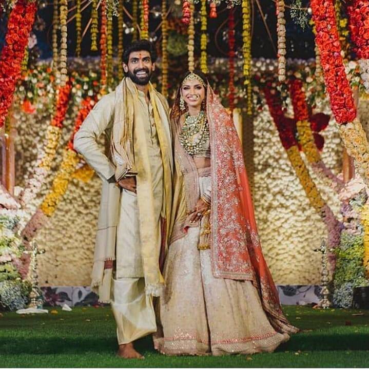 मिहिका बजाज के इस आउटफिट को डिजाइनर अनामिका खन्ना ने डिज़ाइन किया था. अनामिका खन्ना ने कहा कि इसे बनाने में लगभग 10,000 घंटे लगे.