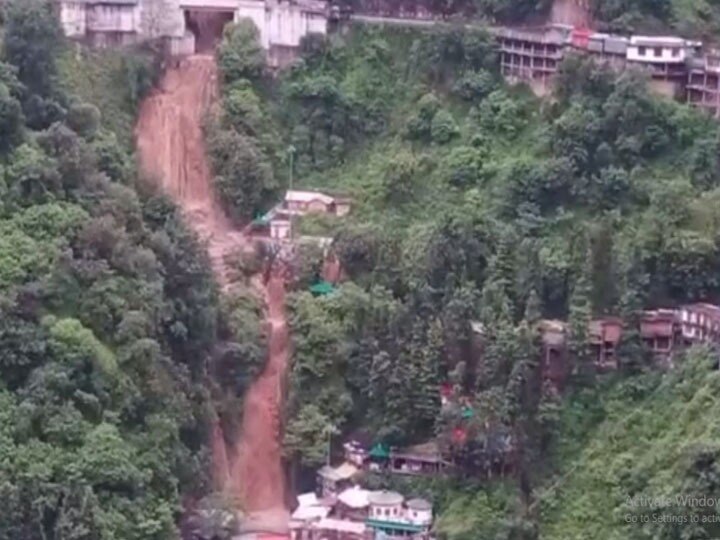 उत्तराखंड में आफत की बारिश, कई जगहों पर भूस्खलन, उफान पर मसूरी का कैंपटी फॉल