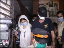 रिया ने घर के बाहर जमा मीडियाकर्मियों की भीड़ से बताया खुद को खतरा, मुंबई पुलिस से मांगी सुरक्षा