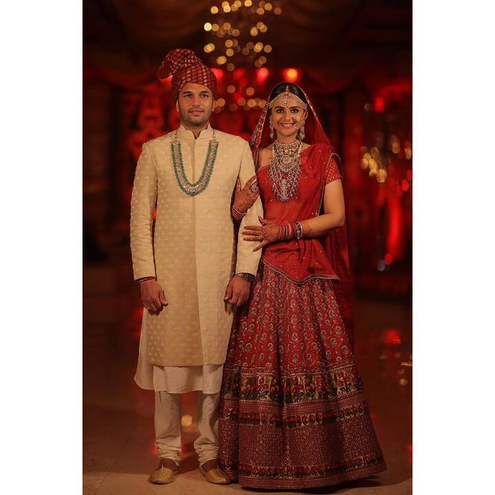 प्राची और रोहित की शादी में उनके परिवार के लोग और कुछ करीबी दोस्त ही शामिल हुए थे. प्राची ने अपनी शादी की कुछ तस्वीरें सोशल मीडिया पर भी शेयर की है.