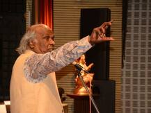 राहत इंदौरी: एक शायर जो अवाम के दिल का हाल अवाम की ज़बान में कहते हैं