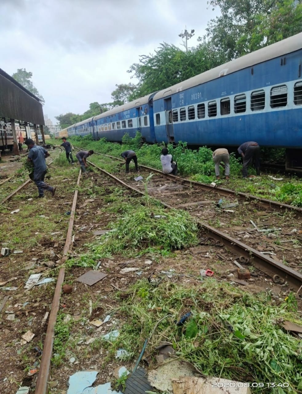 जश्न ए आज़ादी से पहले मध्य रेल ने शुरू किया सघन सफाई अभियान