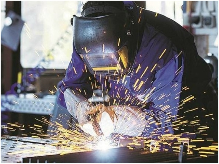 India industrial output for June contracts to 16.6 percent government data ann जून 2020 में औद्योगिक उत्पादन का आंकड़ा 16.6 फीसदी कम रहा