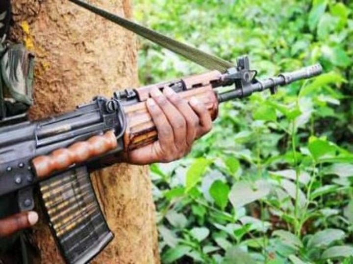 Four Naxals killed in encounter with security forces in Chhattisgarh Sukma district सुकमा में सुरक्षाबलों ने मुठभेड़ में मार गिराए 4 नक्सली, रायफल-देशी बंदूक और विस्फोटक सामग्री बरामद