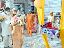 यूपी: मुख्यमंत्री योगी आदित्यनाथ ने गोरखनाथ मंदिर में मनाया भगवान कृष्ण का जन्मोत्सव