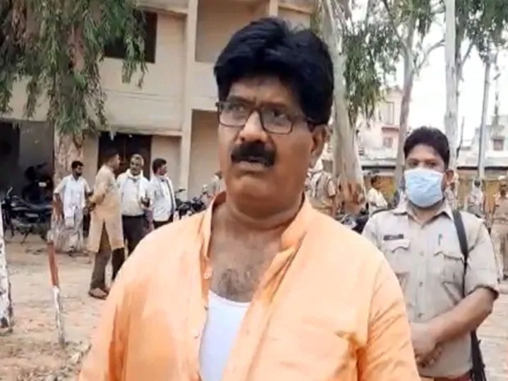 BJP MLA rajkumar sahyogi accused of beating in police station aligarh uttar pradesh अलीगढ़: BJP विधायक ने लगाया थाने में पिटाई का आरोप, थानाध्‍यक्ष सस्‍पेंड, सीएम योगी ने दिए कार्रवाई के निर्देश