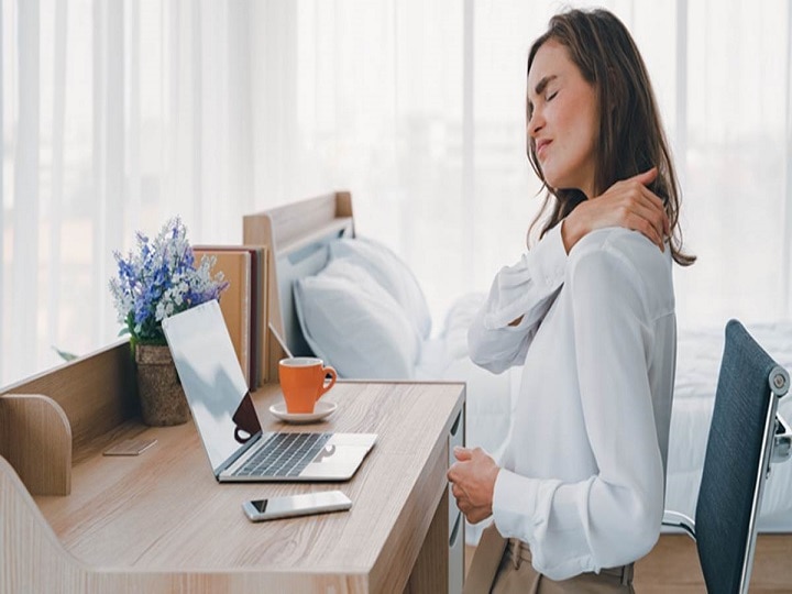 Health Tips: Back pain during work from home is troubled, learn how to get rid of it Health Tips: वर्क फ्रॉम होम के दौरान पीठ के दर्द से हैं परेशान, जानें कैसे पाएं निजात