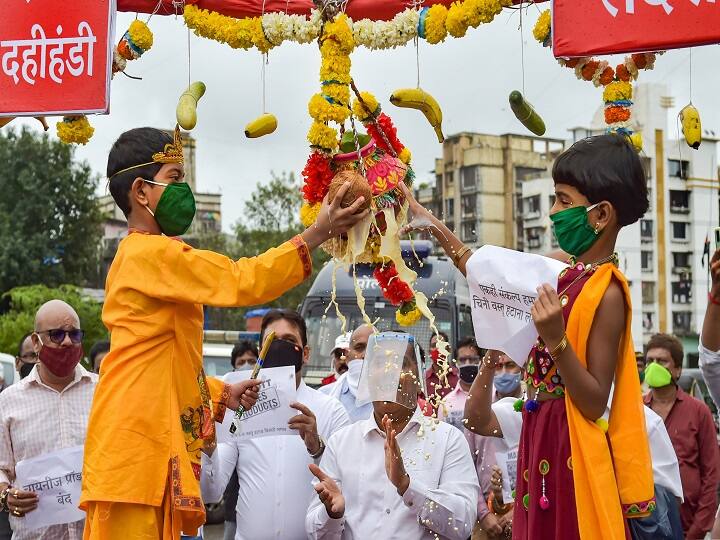 Janmashtami 2021 Mumbai Uddhav Thackeray to hold meet on Dahi Handi celebrations in Maharashtra Janmashtami 2021: এবার কি করোনা বিধি মেনে মহারাষ্ট্রে ছোট করে দহি হান্ডি উত্সব ? আজ বৈঠক উদ্ধবের
