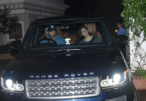 Ranbir-Alia, who came to meet Sanjay Dutt late night after the news of cancer, revealed these photos