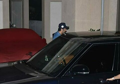 Ranbir-Alia, who came to meet Sanjay Dutt late night after the news of cancer, revealed these photos