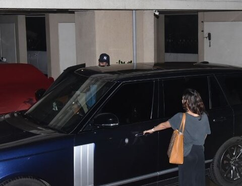 Ranbir-Alia, who came to meet Sanjay Dutt late night after the news of cancer, revealed these photos