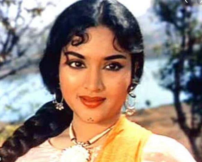   आज गुजरे जमाने की अभिनेत्री वैजयंती माला का जन्मदिन है, जिन्होंने हिंदी सिनेमा में अपने ग्रेसफुल अंदाज से सभी के दिलों में जगह बनाई है. उन्होंने 1960 के दौर में बहुत नाम कमाया है और आज भी वह लाखों प्रशंसकों की धड़कन हैं. 