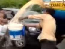 बिहार: मुजफ्फरपुर में पलटा पेट्रोल टैंकर, लूटने के लिए मची होड़, वायरल हुआ वीडियो