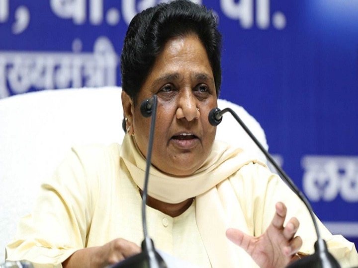 Mayawati makes reshuffle in Bahujan Samaj Party division main sector for upcoming assembly elections 2022 in UP UP Election 2022: अभी से चुनावी तैयारियों में जुटी बसपा, संगठन में किए बड़े बदलाव, जानिए किसका बढ़ा कद