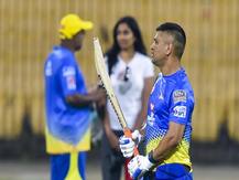 IPL 2021 से पहले पुराने अंदाज़ में एमएस धोनी ने लगाए शानदार छक्के, देखें वीडियो