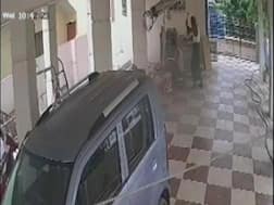 आंध्र प्रदेश में पिता ने हथौड़े से की बेटे की हत्या, सीसीटीवी कैमरे में कैद हुई घटना