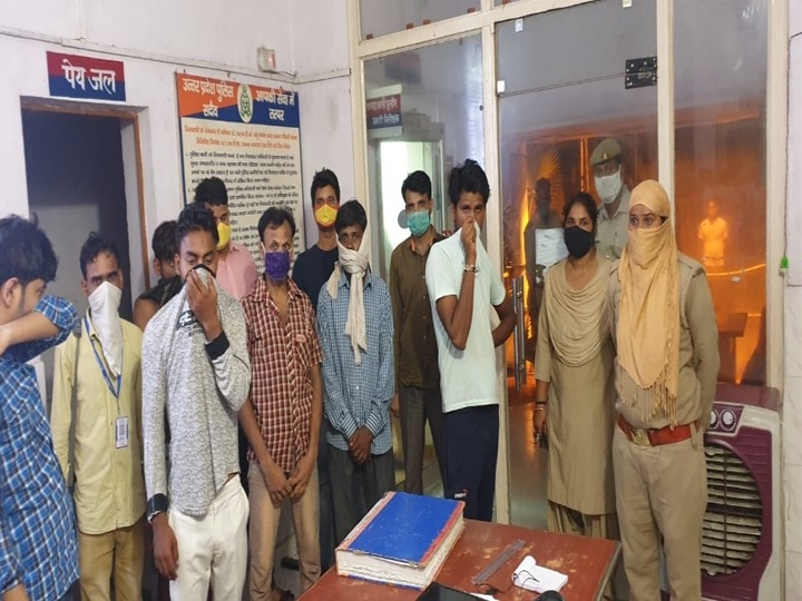 Swayam siddha police arrested 38 people for having liquor at public places in Gautambudh Nagar यूपी: गौतमबुद्ध नगर में शराब पीकर महिलाओं को परेशान करने वाले 38 गिरफ्तार, ‘महिला स्वयं सिद्ध’ ने की कार्रवाई