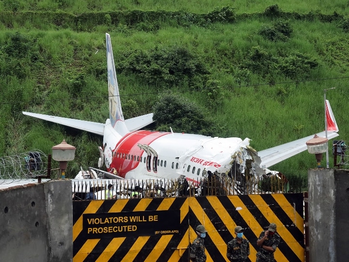 Kerala plane crash 24 officers involved in relief and rescue operations found corona positive केरल विमान हादसा: राहत और बचाव कार्य में लगे मलप्पुरम जिले के 24 अधिकारी कोरोना पॉजिटिव पाए गए