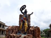 अखिलेश यादव का दिखा 'मूर्ति प्रेम', इटावा के स्कूल में भगवान कृष्ण की मूर्ति लगवाई