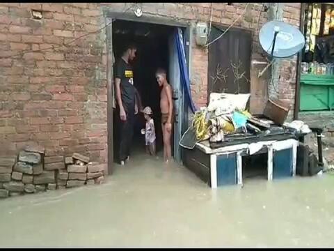 उत्तराखंड: खटीमा में जलभराव से जूझ रहे लोग, प्रशासन ने जल्द निकासी की बात की उत्तराखंड: खटीमा में जलभराव से जूझ रहे लोग, प्रशासन ने जल्द निकासी की बात की