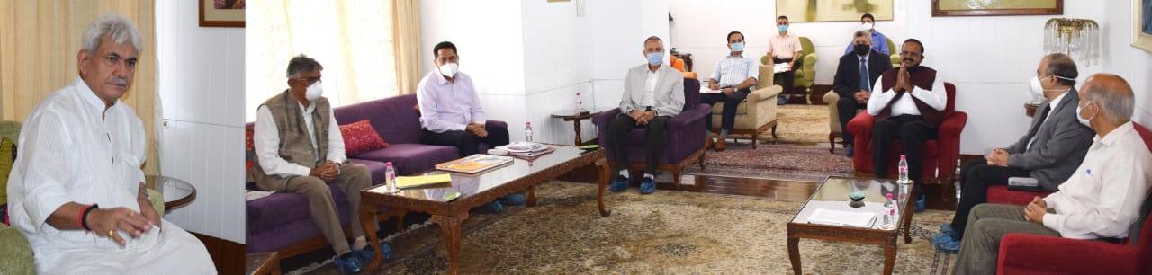 जम्मू-कश्मीर: LG मनोज सिन्हा ने विश्वविद्यालयों के VC के साथ की बैठक, नई शिक्षा नीति के अनुसार बदलाव करने को कहा