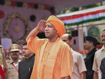 Independence Day: सीएम योगी ने विधानसभा में फहराया तिरंगा, शहीदों को दी श्रद्धांजलि