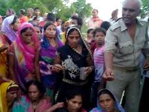 आजमगढ़ः ग्राम प्रधान की हत्या के बाद बवाल, भीड़ ने चौकी को फूंका, वाहन जलाए, एक बच्चे की मौत