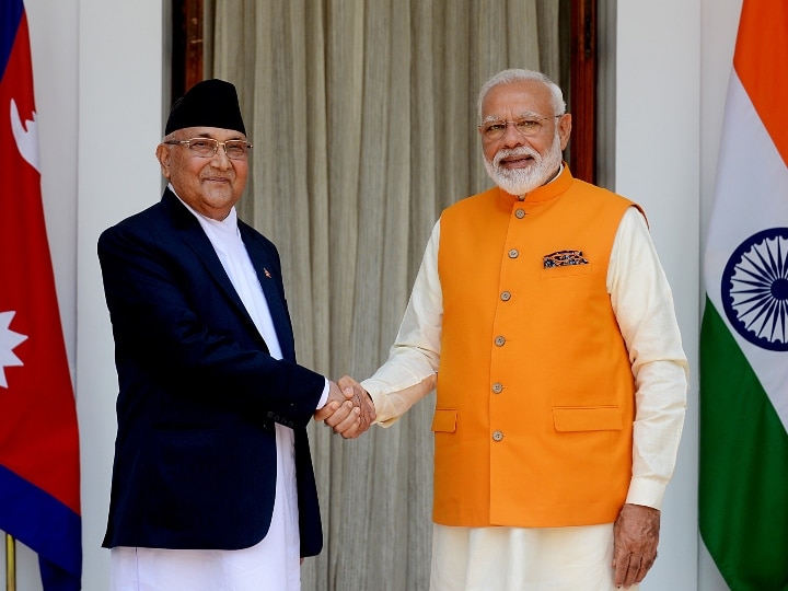 PM Modi received a telephone call today from Nepal PM KP Sharma Oli तनाव के बीच नेपाल के पीएम ने प्रधानमंत्री मोदी से फोन पर की बातचीत, कोरोना से लड़ने में एकजुटता पर दिया जोर