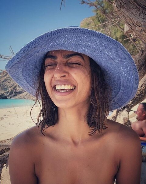 In Pics: Radhika Apte shares a very hot picture sitting on the beach, see the bold style of the actress here