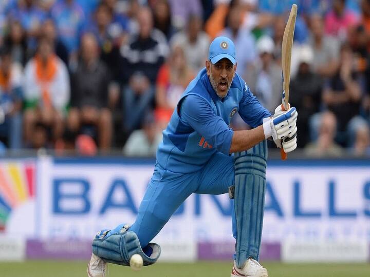 कप्तान के रूप में अधिकांश अंतर्राष्ट्रीय मैच.  कप्तान के रूप में अपने 10 साल के कार्यकाल में, धोनी ने 331 मैचों में टीम का नेतृत्व किया, जिसमें उन्होंने 178 मैचों में जीत हासिल की, जिसमें जीत का प्रतिशत 53.61 रहा. रिकी पोंटिंग 324 मैचों के साथ अगले नंबर पर हैं.