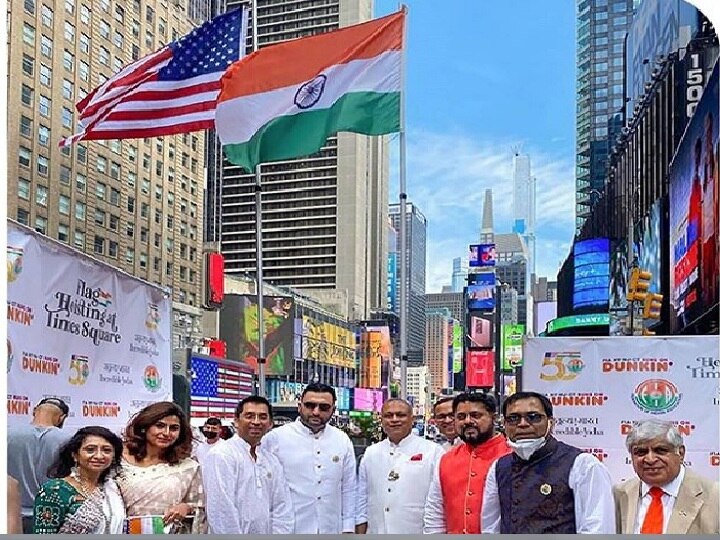 Tricolor waved on New York's famous Times Square for the first time on Independence Day स्वतंत्रता दिवस के अवसर पर पहली बार न्यूयॉर्क के प्रसिद्ध टाइम्स स्क्वायर पर लहराया तिरंगा
